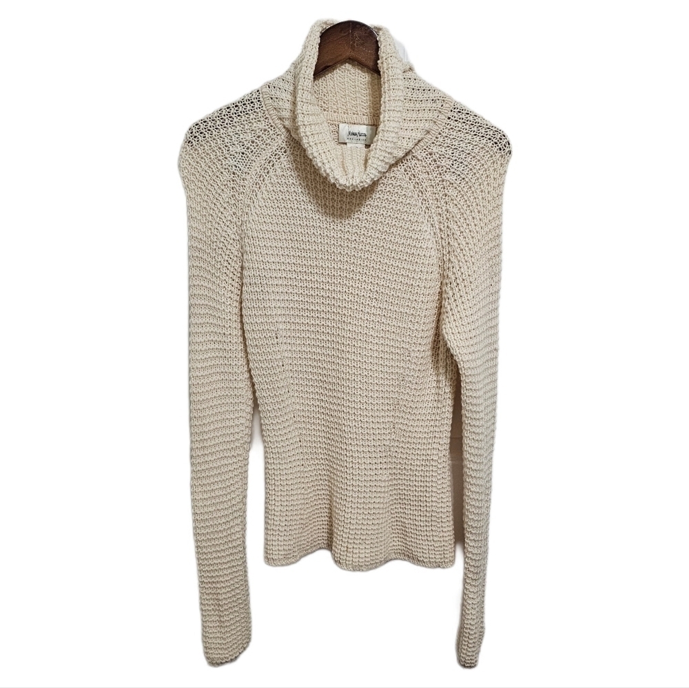 Neiman Marcus merino wool cream Turtle neck sweater size medium